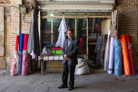 محمد حصاری متولد سال ۱۳۳۰ در روستای حصارسرخ شهرستان میان جلگه و حرفه وی پارچه فروشی است.
مغازه حصاری در جنوب میدان محلوج فروشان نیشابور واقع شده است
