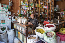 ابوالفضل بلیغی فرزند محمدحسین متولد سال ۱۳۳۶ در ابتدای بازار محلوج فروشان مغازه عطاری دارد