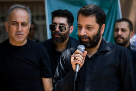 دانش اقباشاوی، کارگردان در مراسم خاکسپاری امیر سمواتی