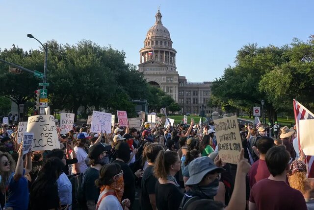 تجمع اعتراضی تگزاس اعتراضات لسآنجلس به شهرهای دیگر آمریکا کشیده شد