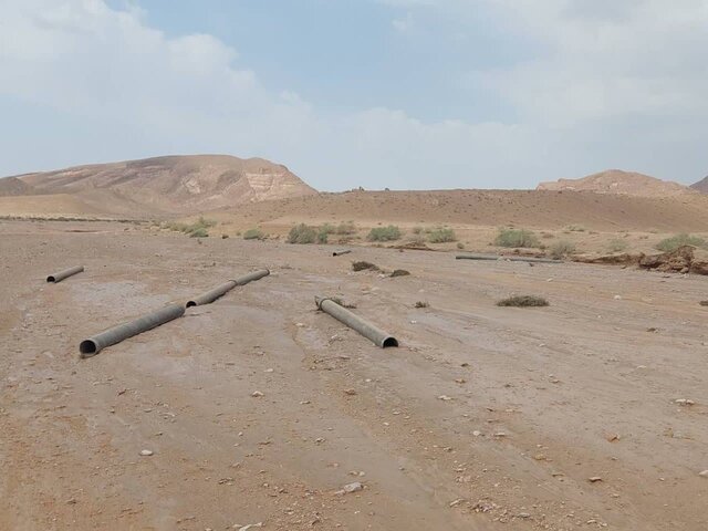 سیل، خط انتقال آب خورو بیابانک را با خود برد/ عملیات بازسازی خط انتقال آب تا پایان هفته ادامه دارد
