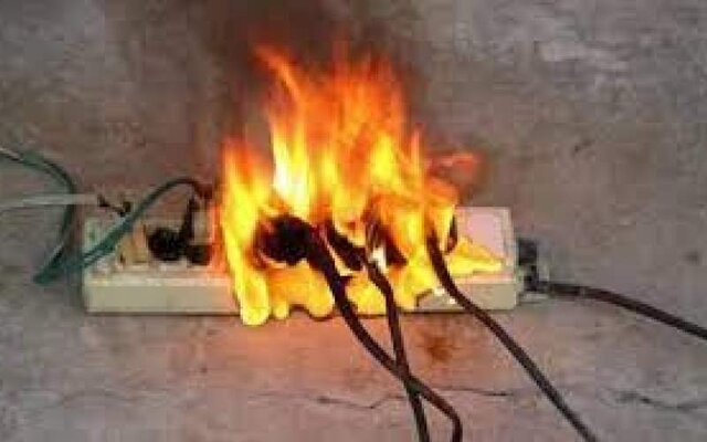 عکس تزئینی است وقتی که یک سهراهی برق، تا آستانه فاجعه رفت!
