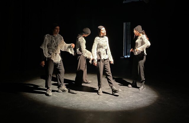 عکس تزئینی است «یک مرور سربسته» نمایشی از سکوت تا سوءتفاهم