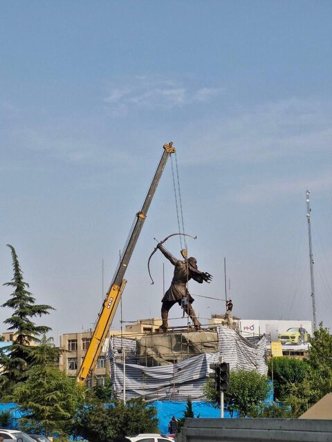 رونمایی از مجسمه آرش کمانگیر در میدان ونک؛ به زودی
