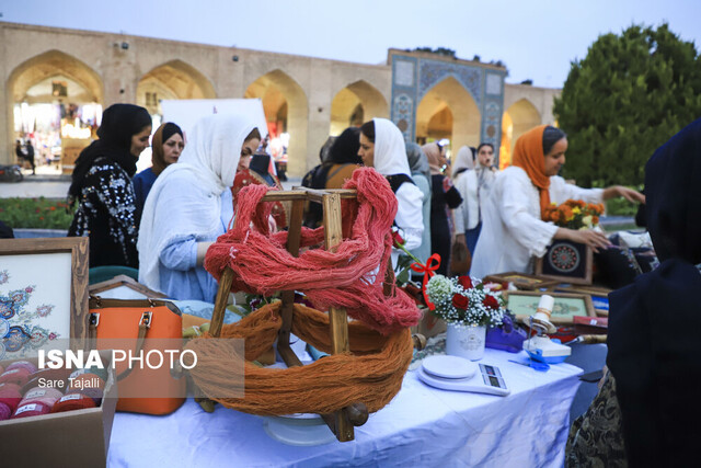 عکس از آرشیو رکود بازار و افت قدرت خرید مهمترین دغدغه هنرمندان صنایعدستی خراسان رضوی