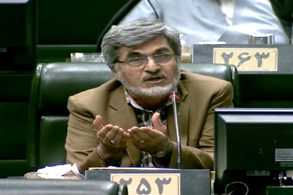 کوچک زاده: اگر از جهنم نمی‌ترسیدم خودم را جلوی بانک مرکزی آتش می‌زدم