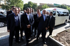 ادای احترام سید رضا صالحی امیری وزیر میراث فرهنگی و گردشگری و میهمانان کنفوبیشین گردشگری سلامت به حکیم هزاره، ابوعلی سینا