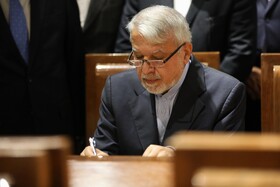 سید رضا صالحی امیری وزیر میراث فرهنگی در آرامگاه بوعلی سینا 