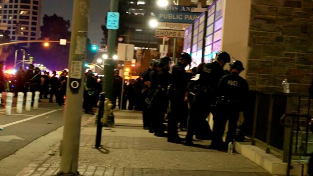 هشدار فرماندار کالیفرنیا به ترامپ/اعتراضات لسآنجلس بهرغم ممنوعیت تردد ادامه دارد