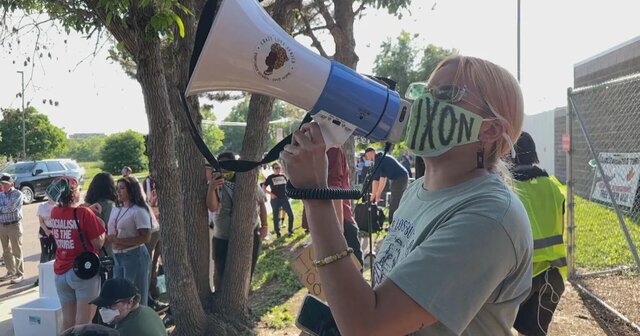 راهپیمایی ضد مهاجرتی در دونور، کلورادو