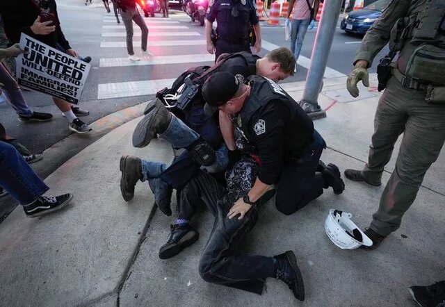 اعتراضات در شهرهای تگزاس و تهدید فرماندار آن به استقرار گارد ملی