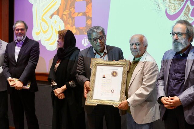 نشان درجه یک هنری برای خالق «یک بار برای همیشه»