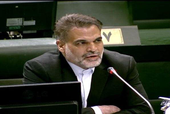 نماینده همدان: داریم بانوان را بر علیه خود می کنیم