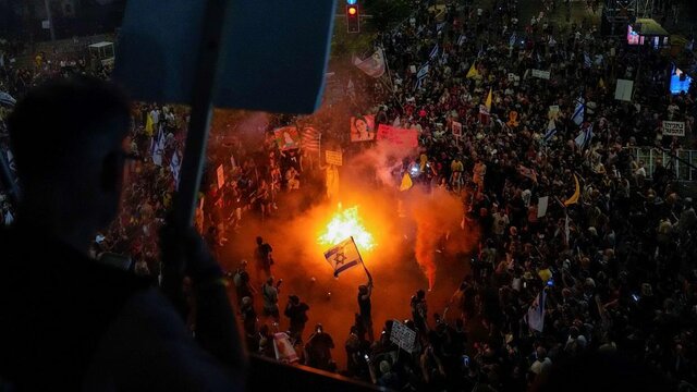 هاآرتص: همانطور که آیتالله خامنهای گفت، اسرائیل با خطر فروپاشی روبهرو است