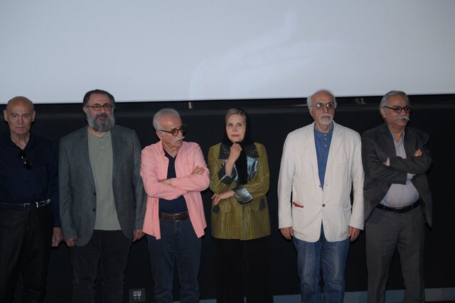گردهمایی سینماگران برای یک «معلم تمام عیار»/ از طنازی‌های اکبر عبدی تا پیام علی نصیریان