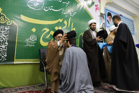 آیین عمامه گذاری طلاب حوزه علمیه اصفهان توسط آیت‌الله طباطبایی‌نژاد، امام جمعه اصفهان
