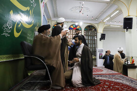 آیین عمامه گذاری طلاب حوزه علمیه اصفهان توسط آیت‌الله طباطبایی‌نژاد، امام جمعه اصفهان