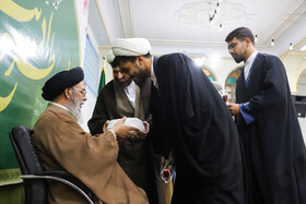 آیین عمامه گذاری طلاب حوزه علمیه اصفهان توسط آیت‌الله طباطبایی‌نژاد، امام جمعه اصفهان