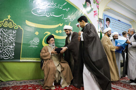 آیین عمامه گذاری طلاب حوزه علمیه اصفهان توسط آیت‌الله طباطبایی‌نژاد، امام جمعه اصفهان