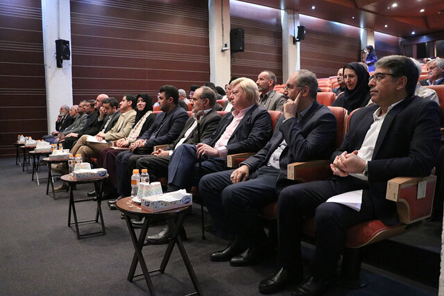 تجلیل از ۱۲ هنرمند و رونمایی از طرحی برای هنرهای سنتی ابران