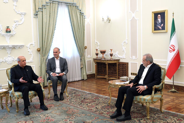 بسته خبری ایران اکونومیست از اخبار رئیسجمهور در ۲۴ ساعت گذشته