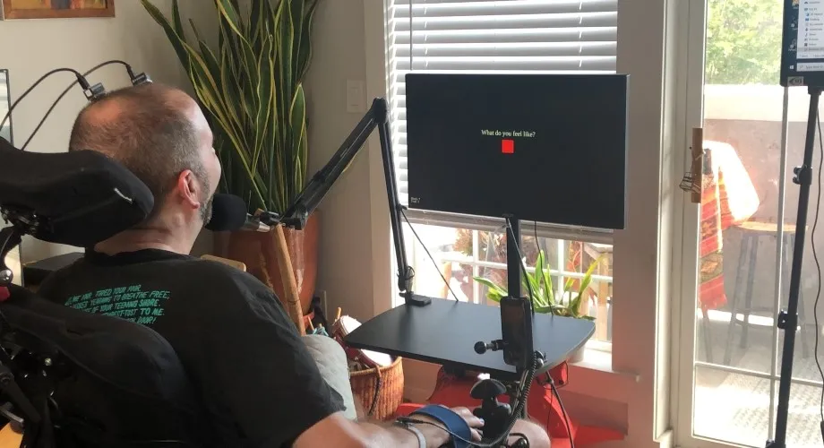 فراهم شدن امکان گفتگوی لحظهای برای مردی فلج با یک فناوری جدید