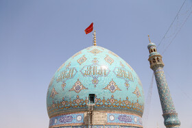 تجمع مردم قم در مسجد جمکران جهت اهتزاز پرچم خونخواهی و مطالبه مجازات سخت رژیم صهیونیستی