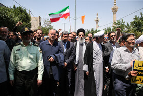 حضور مهدی تاج، رئيس فدراسیون فوتبال جمهوری اسلامی ایران و مهدی جمالی‌نژاد، استاندار اصفهان در تجمع مردمی علیه تهاجم رژیم صهیونیستی به ایران - اصفهان
