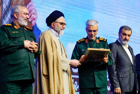 محسن رضایی، شهید سردار سرلشگر محمد باقری، رئیس ستاد کل نیروهای مسلح، سیداسماعیل خطیب و سردار علی فدوی
