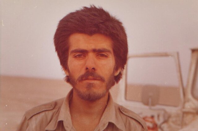 شهید فریدون عباسی در دوران دفاع مقدس تصویری از شهید فریدون عباسی در لباس شهادت