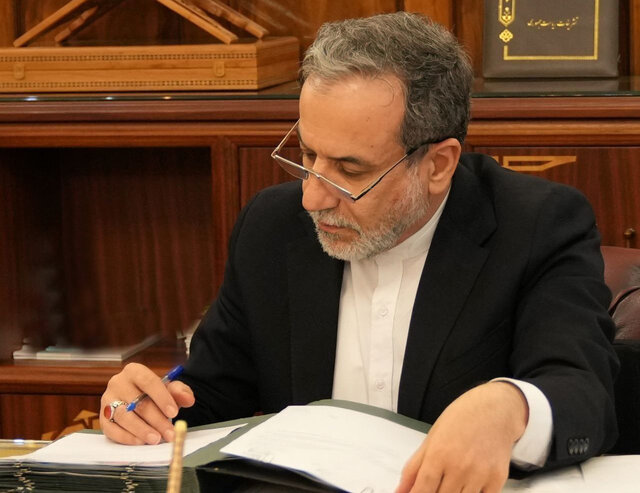 نامه عراقچی به گروسی در پی تعرض رژیم صهیونیستی به تاسیسات هستهای ایران نامه عراقچی به گروسی در پی تعرض رژیم صهیونیستی به تاسیسات هستهای ایران