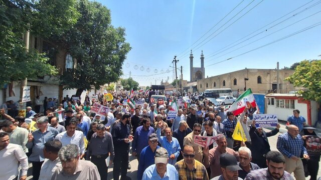 راهپیمایی مردم کرمانشاه-مقابل مسجد جامع راهپیمایی نمازگزاران کرمانشاه در محکومیت جنایت رژیم صهیونیستی