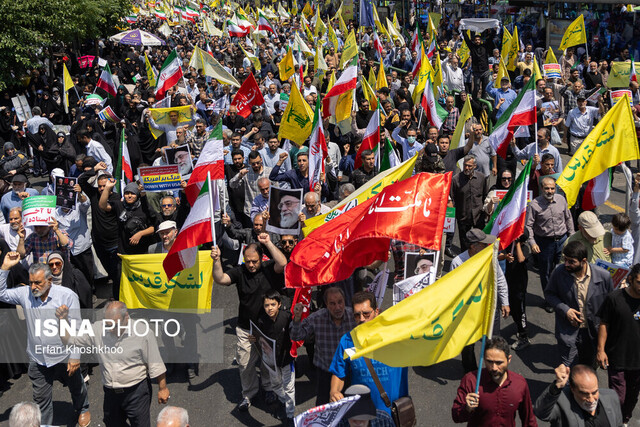 عکس آرشیوی است. خدمات اتوبوسرانی و تاکسیرانی تهران به راهپیمایان نماز جمعه امروز