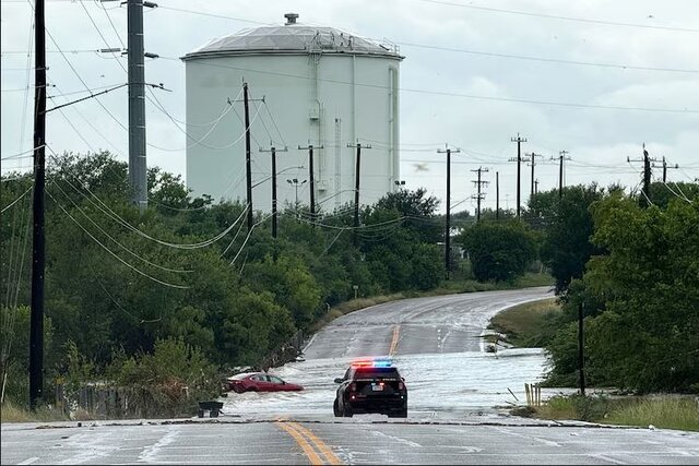 عکس تزئینی است سیل در «نیومکزیکو»ی آمریکا؛ دهها نفر در خانهها و وسایل نقلیه گرفتار شدند