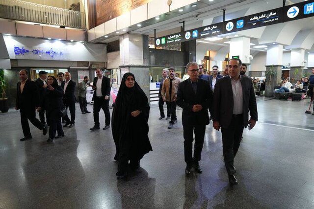 بازدید وزیر راه و شهرسازی از ایستگاه راهآهن تهران / تعداد رامها و واگنهای قطار برای پاسخ به مطالبات مردم افزایش مییابد
