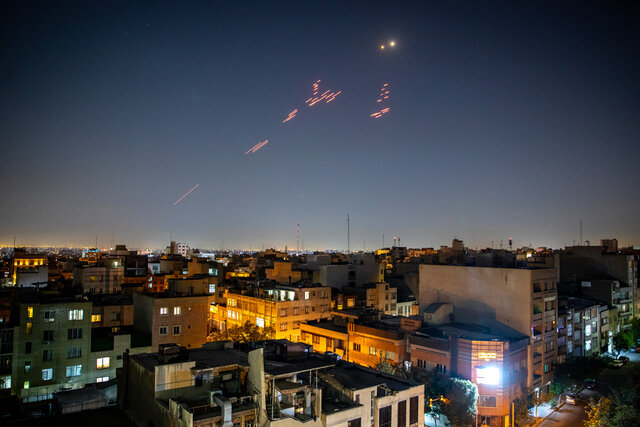 عکس تزیینی است. چگونگی مدیریت استرس در شرایط بحرانی / لزوم محدود کردن مواجهه با اخبار جنگ