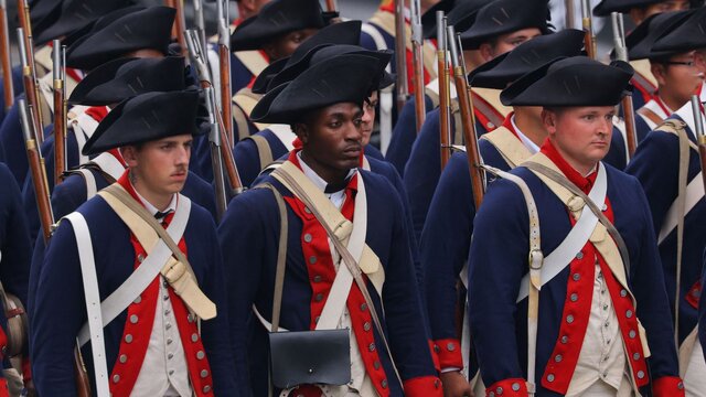 برگزاری رژه ارتش آمریکا زیر باران و اعتراض