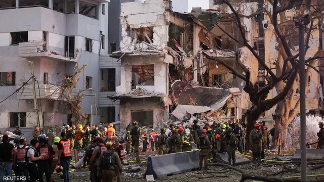 اصابت موشکهای ایران به یک هدف حساس در تلآویو/ زخمی شدن ۱۰ صهیونیست