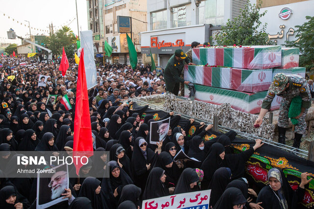 آیین بزرگداشت ۸ شهید تجاوز رژیم صهیونیستی / مردم قم با پیکر ۴ شهید وداع میکنند آیین بزرگداشت ۸ شهید تجاوز رژیم صهیونیستی / مردم قم با پیکر ۴ شهید وداع میکنند