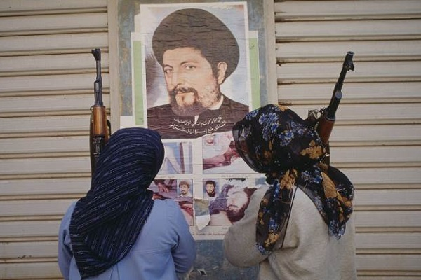 داستان این زنان اسلحه بدست چیست؟