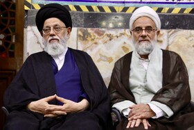 سمت چپ آیت الله مدرسی امام جمعه بخش مرکزی یزد در مراسم وداع با دانشمند شهید هسته‌ای 