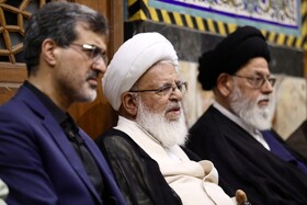 آیت الله محمد رضا خاصیتی امام جمعه یزد در کنار برادر شهید در مراسم وداع با دانشمند شهید هسته‌ای 