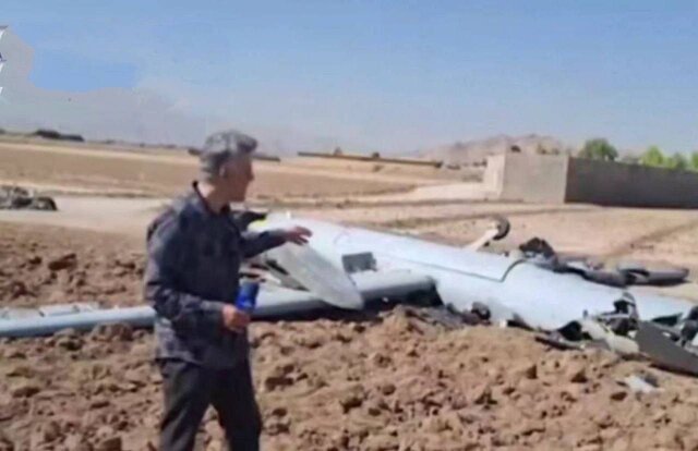 سرنگونی پهپاد رژیم صهیونیستی با آتش پدافند نیروهای مسلح کشورمان ششمین روز تجاوز رژیم صهیونیستی به کشورمان؛ انهدام هواگردهای دشمن