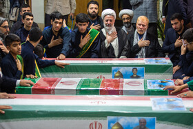 حضور حجت الاسلام ذوالنوری نماینده مردم قم در مجلس شورای اسلامی در مراسم وداع با 6 شهید حملات رژیم صهیونی در حرم حضرت فاطمه معصومه(س)