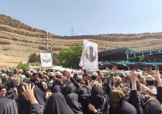 تشییع پیکر سه شهید ارتش در خرمآباد