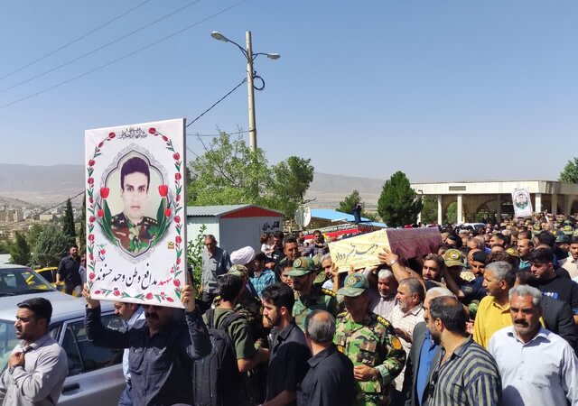 تشییع پیکر سه شهید ارتش در خرمآباد