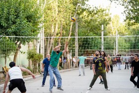 زندگی در جریان است…