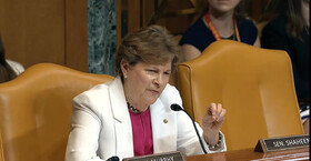 سناتور آمریکایی: ترامپ باید تنش‌ها با ایران را کاهش دهد