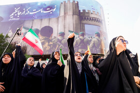 تجمع مردمی در محکومیت تجاوز آمریکا و اعلام انزجار از ترامپ در میدان انقلاب