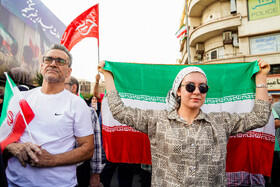 تجمع مردمی در محکومیت تجاوز آمریکا و اعلام انزجار از ترامپ در میدان انقلاب